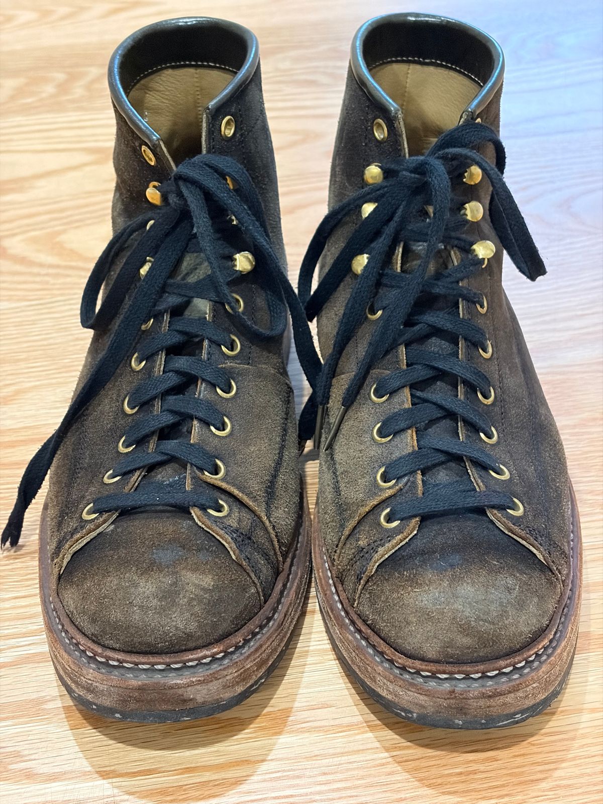 Photo by Tuan_Nguyen on April 3, 2026 of the Sagara Cordmaster in Badalassi Carlo Oliva Minerva Reverse Overdyed Black.