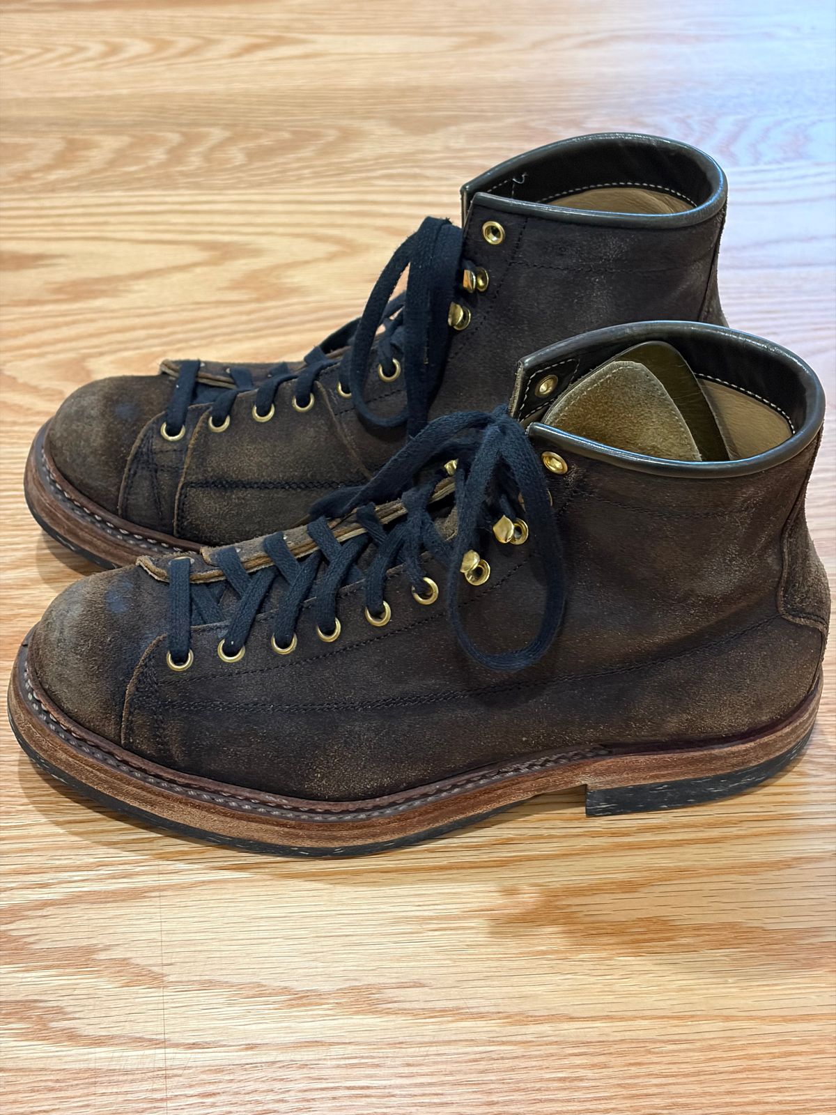 Photo by Tuan_Nguyen on April 3, 2026 of the Sagara Cordmaster in Badalassi Carlo Oliva Minerva Reverse Overdyed Black.