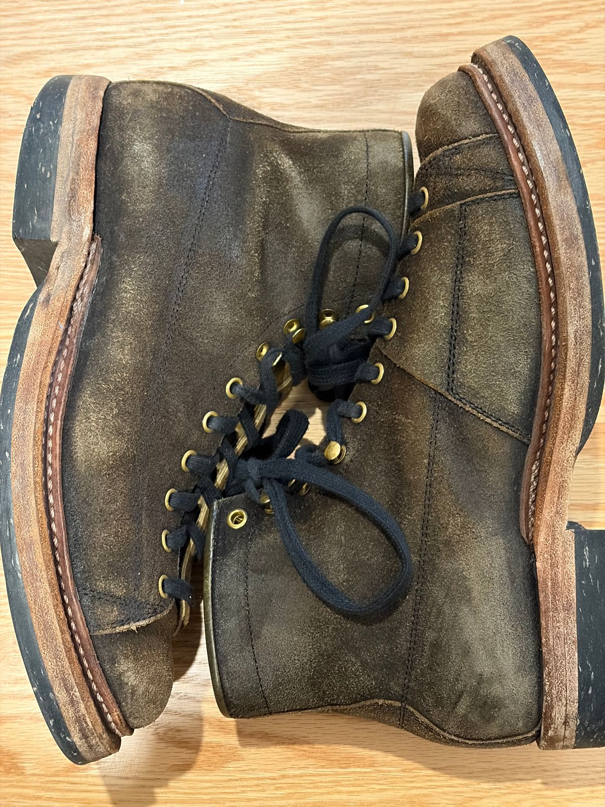 Photo by Tuan_Nguyen on April 3, 2026 of the Sagara Cordmaster in Badalassi Carlo Oliva Minerva Reverse Overdyed Black.