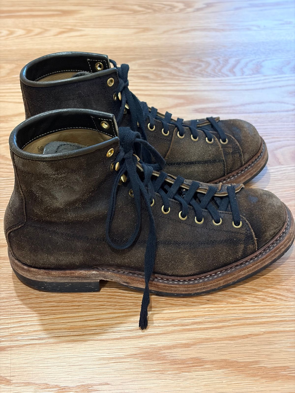 Photo by Tuan_Nguyen on April 3, 2026 of the Sagara Cordmaster in Badalassi Carlo Oliva Minerva Reverse Overdyed Black.