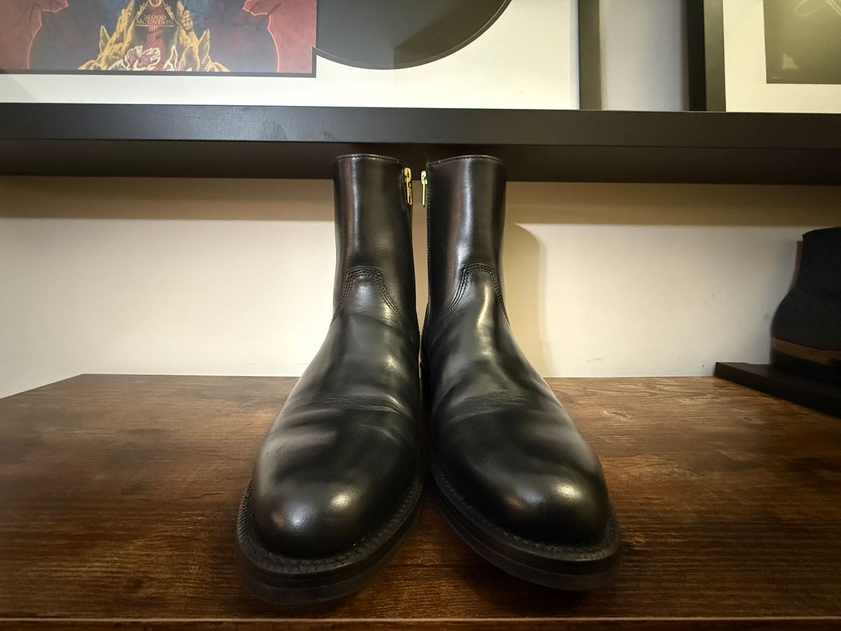 Photo by Shabazkilla on November 20, 2025 of the Grant Stone Elias in Horween Black Chromexcel.