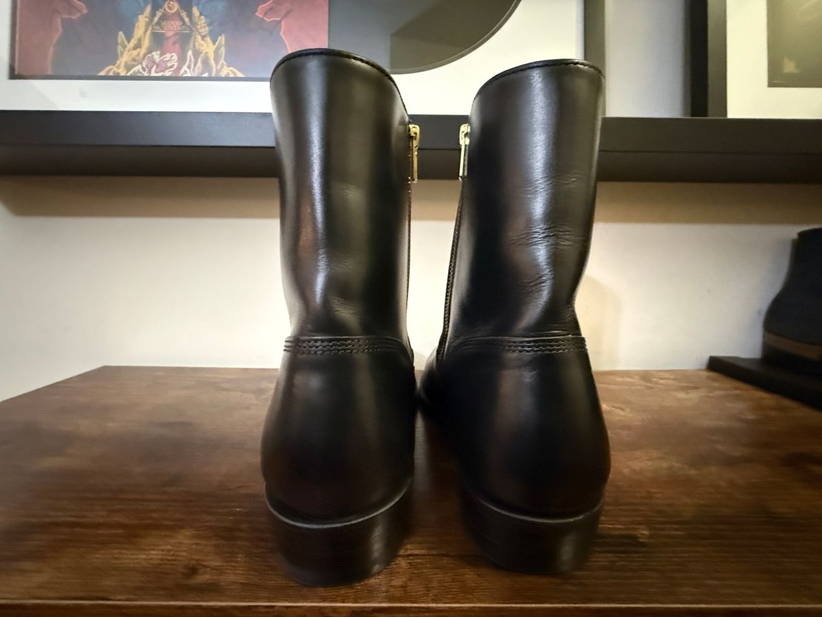 Photo by Shabazkilla on November 20, 2025 of the Grant Stone Elias in Horween Black Chromexcel.