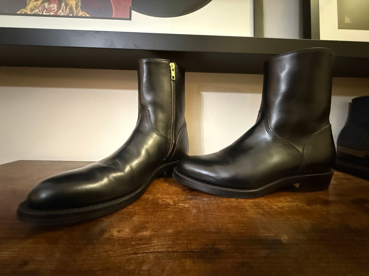 Photo by Shabazkilla on November 20, 2025 of the Grant Stone Elias in Horween Black Chromexcel.