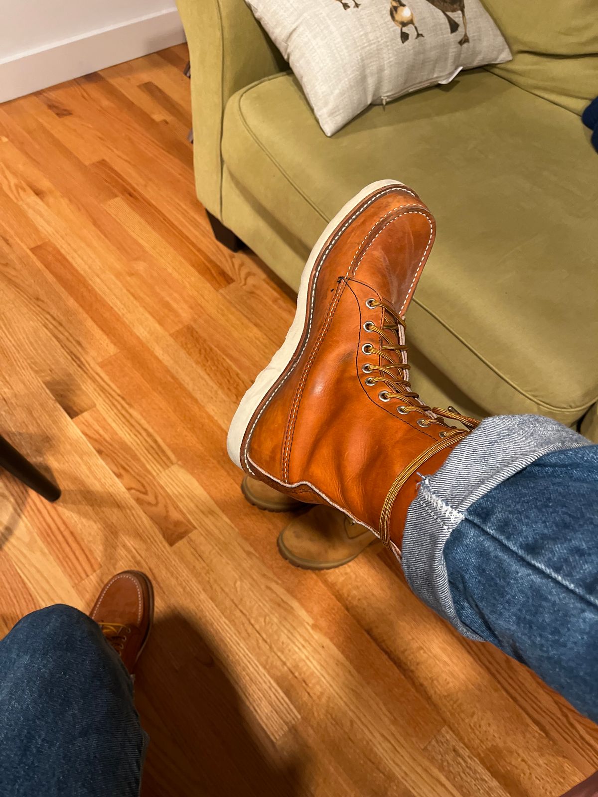 Photo by Hlmazur on March 2, 2023 of the Red Wing 8-Inch Classic Moc in S.B. Foot Oro Legacy.