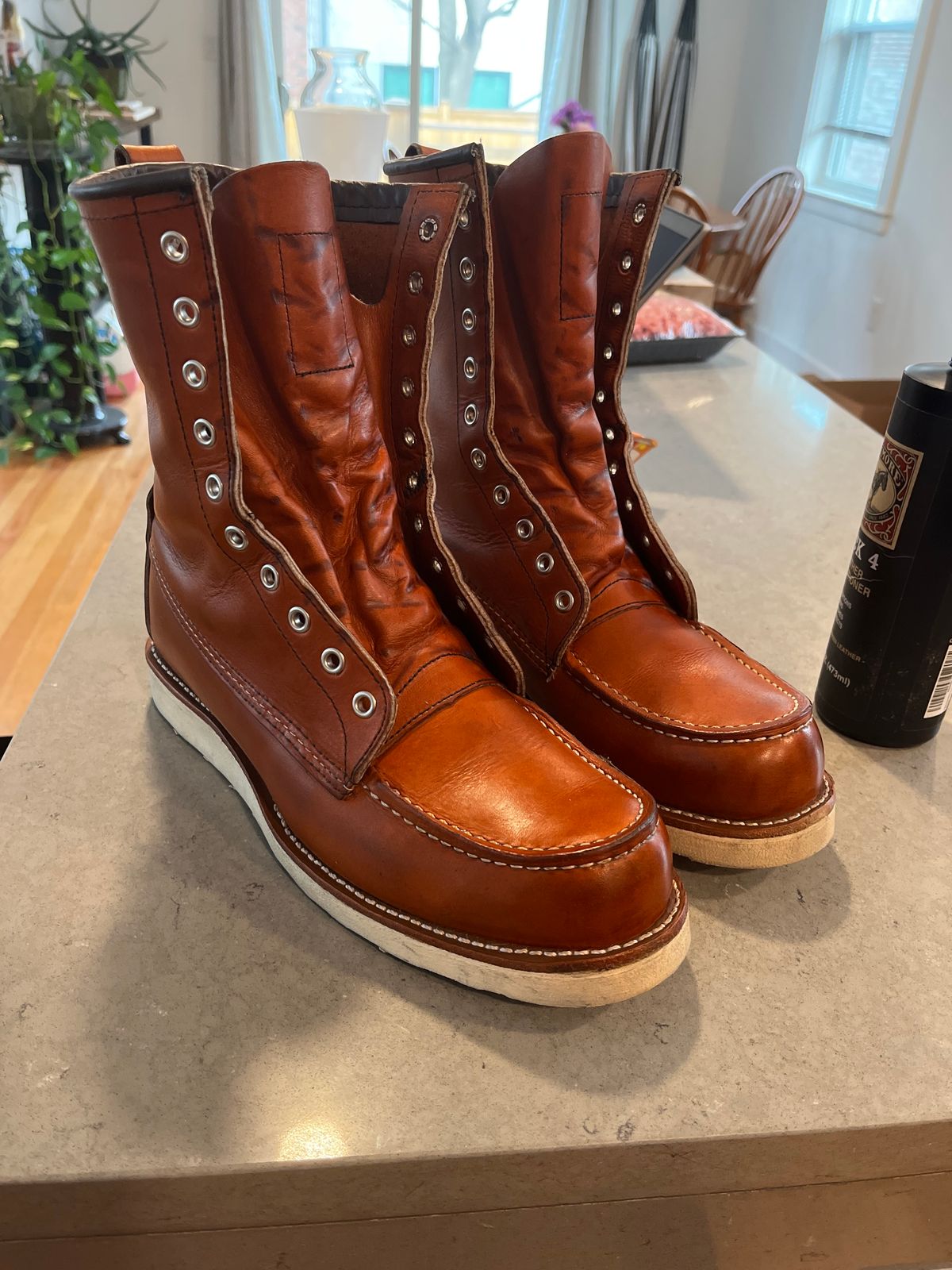 Photo by Hlmazur on March 3, 2023 of the Red Wing 8-Inch Classic Moc in S.B. Foot Oro Legacy.