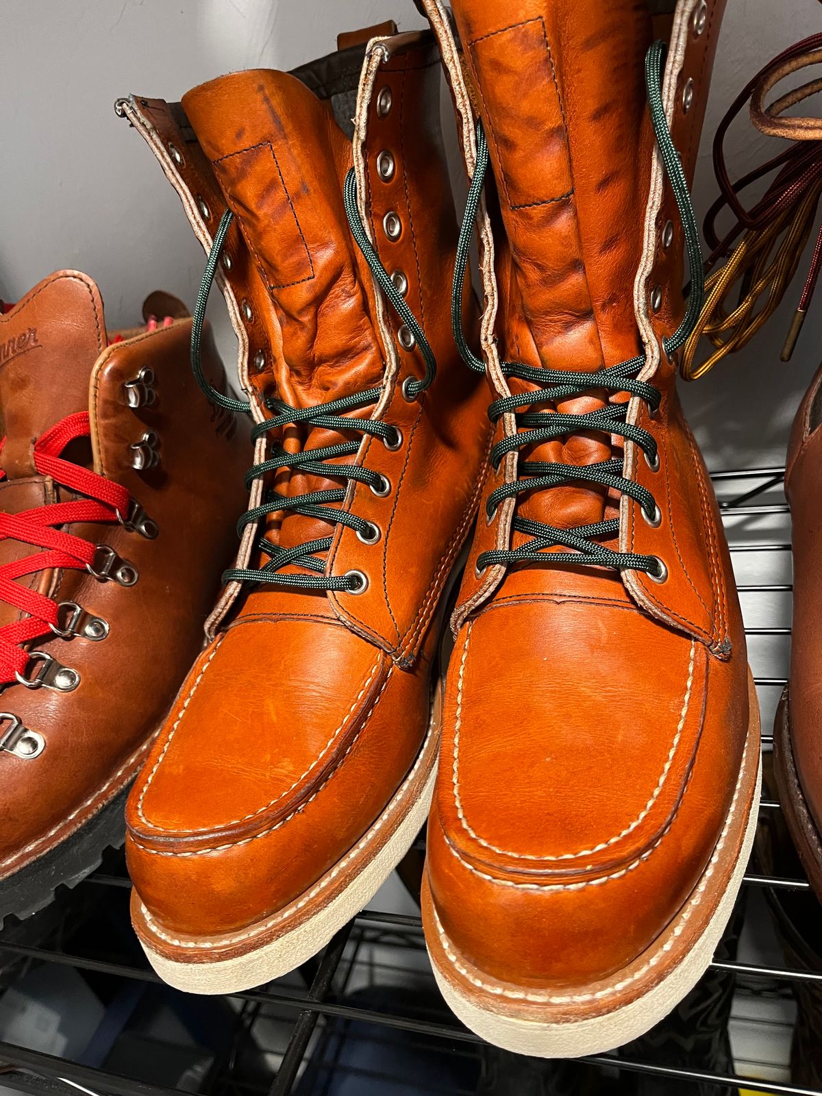 Photo by Hlmazur on March 13, 2023 of the Red Wing 8-Inch Classic Moc in S.B. Foot Oro Legacy.