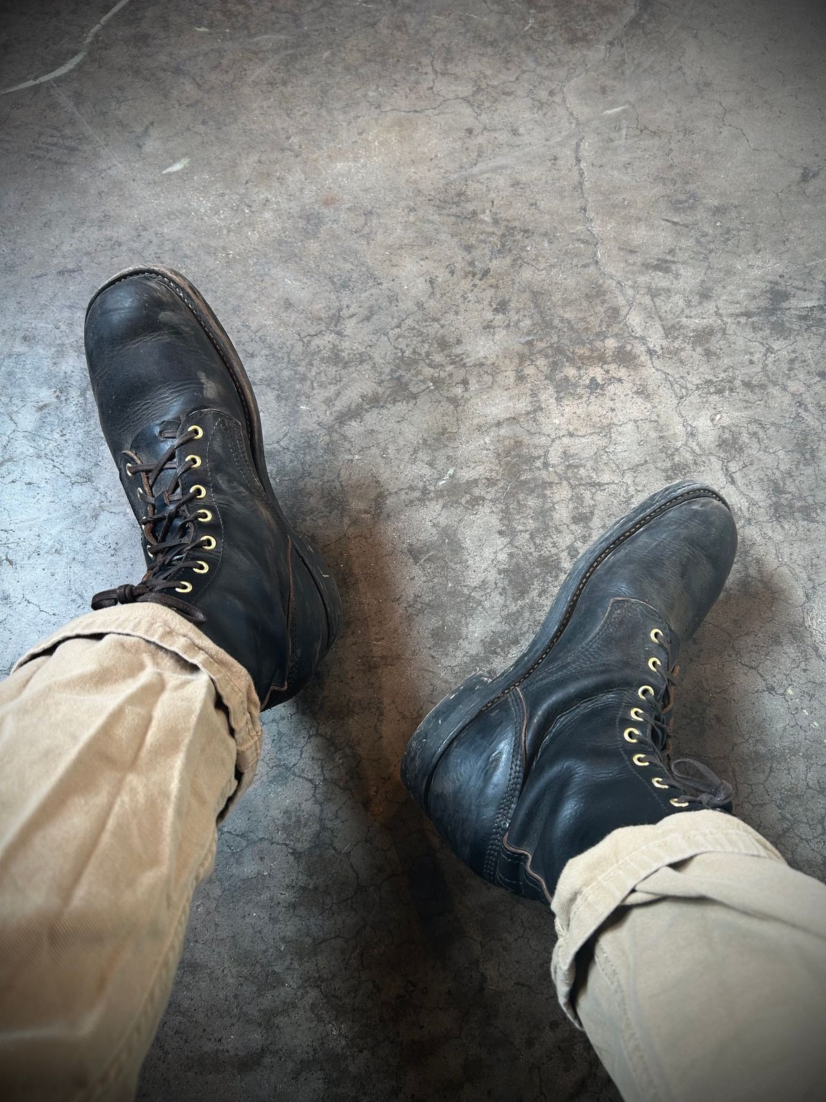 Photo by Wesbornbrand on March 12, 2025 of the Wesborn Custom Model in Horween Black Chromexcel.