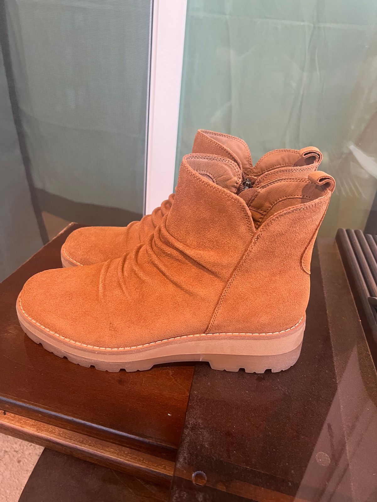 Photo by fenhems on October 4, 2025 of the earth et yonder in light brown 230 roughout.
