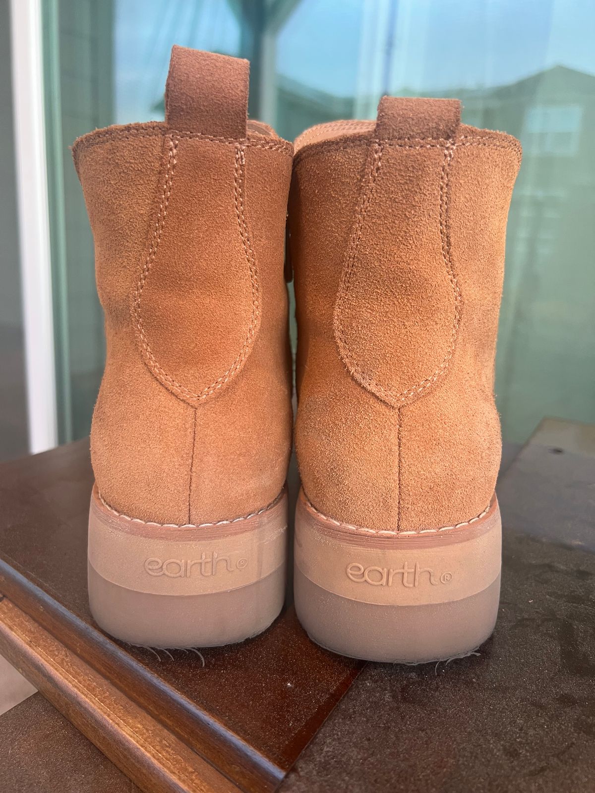 Photo by fenhems on November 5, 2025 of the earth et yonder in light brown 230 roughout.