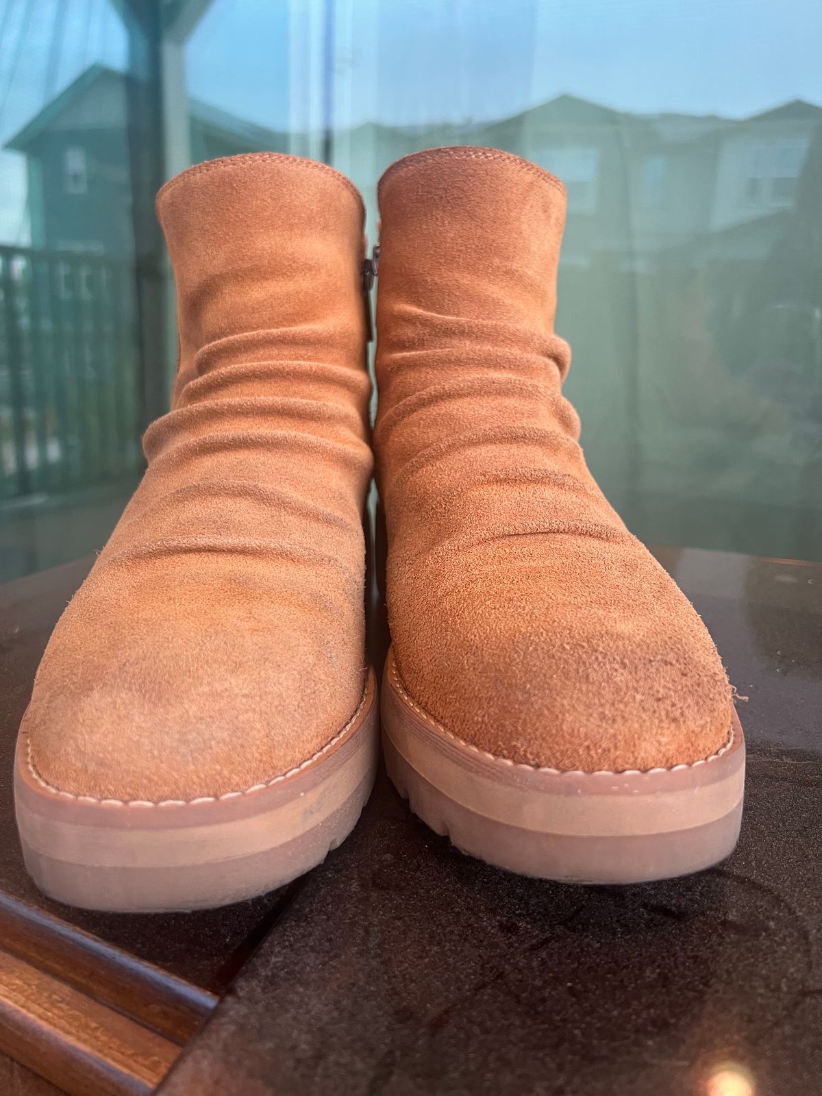 Photo by fenhems on November 5, 2025 of the earth et yonder in light brown 230 roughout.