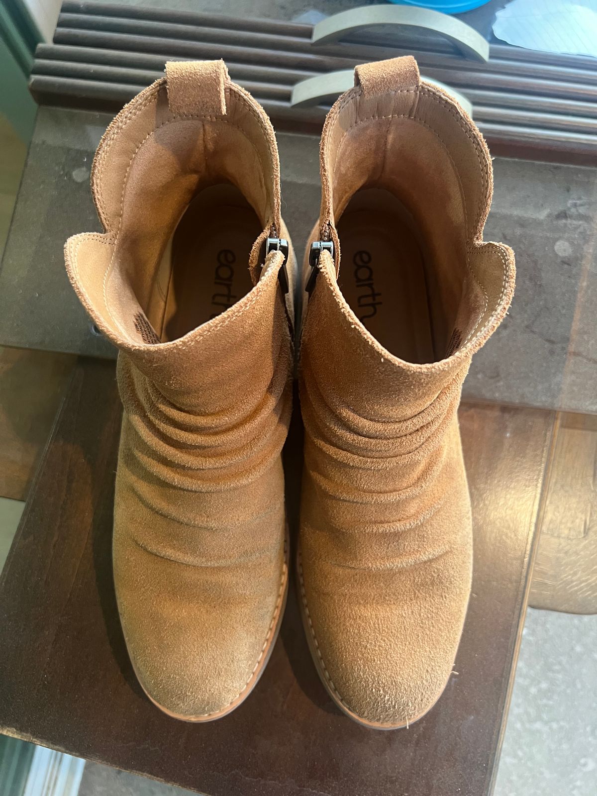 Photo by fenhems on November 5, 2025 of the earth et yonder in light brown 230 roughout.