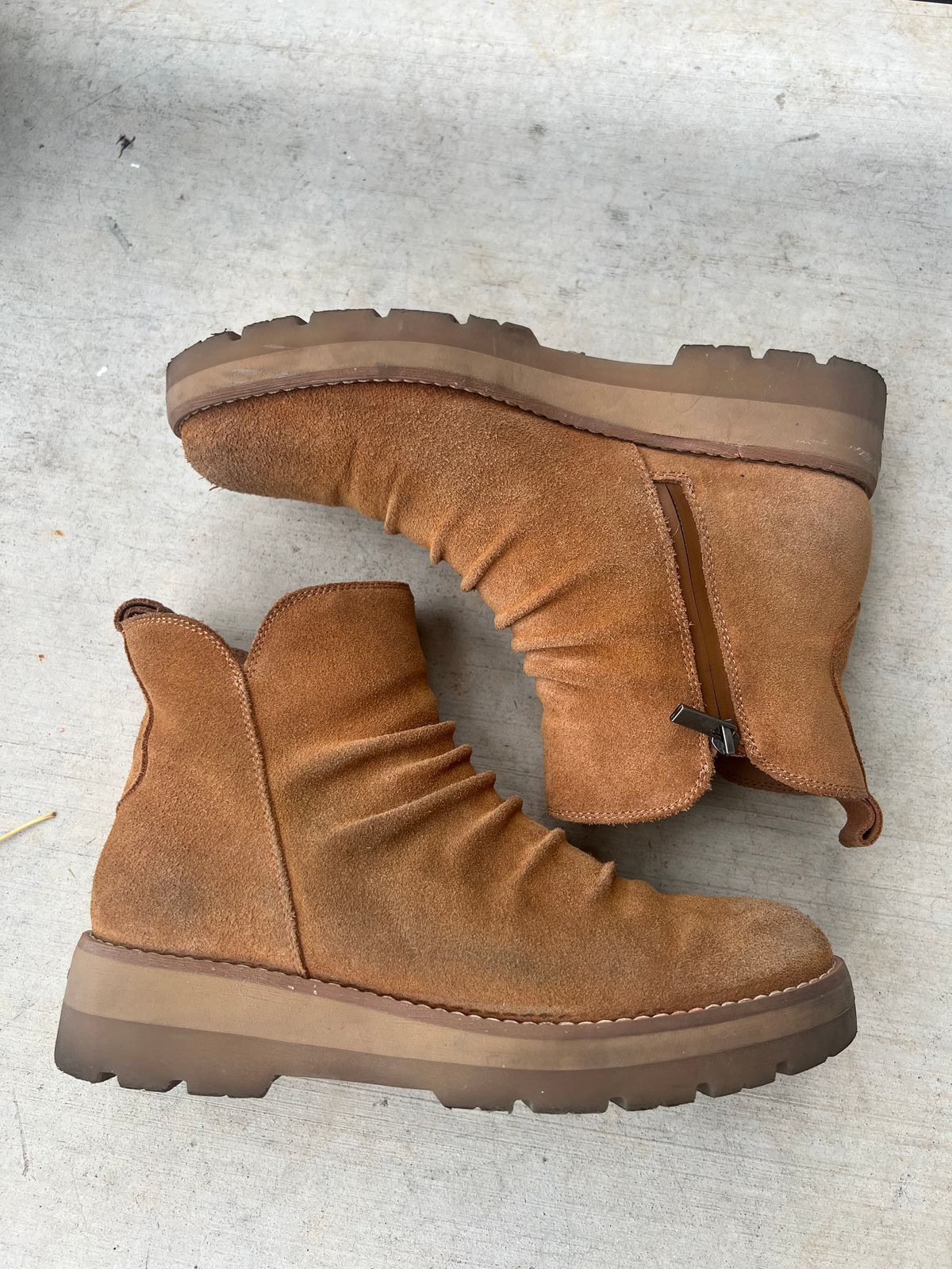 Photo by fenhems on December 5, 2025 of the earth et yonder in light brown 230 roughout.