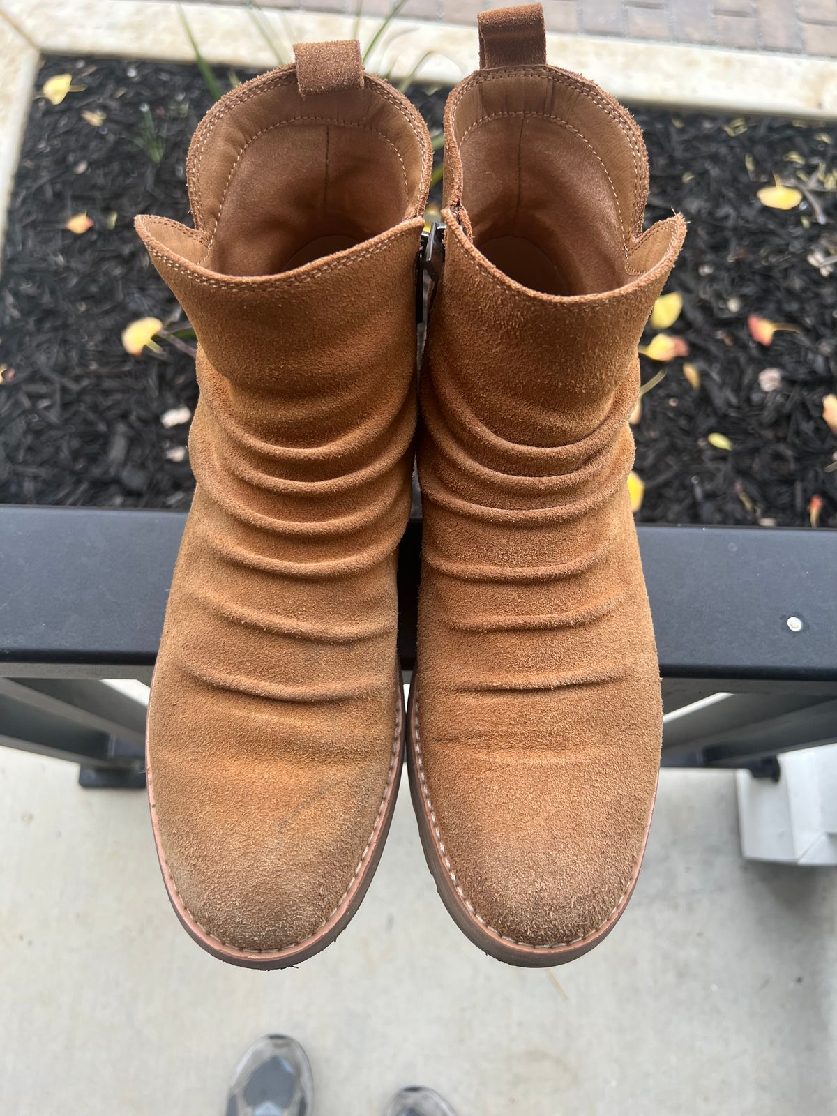 Photo by fenhems on December 5, 2025 of the earth et yonder in light brown 230 roughout.