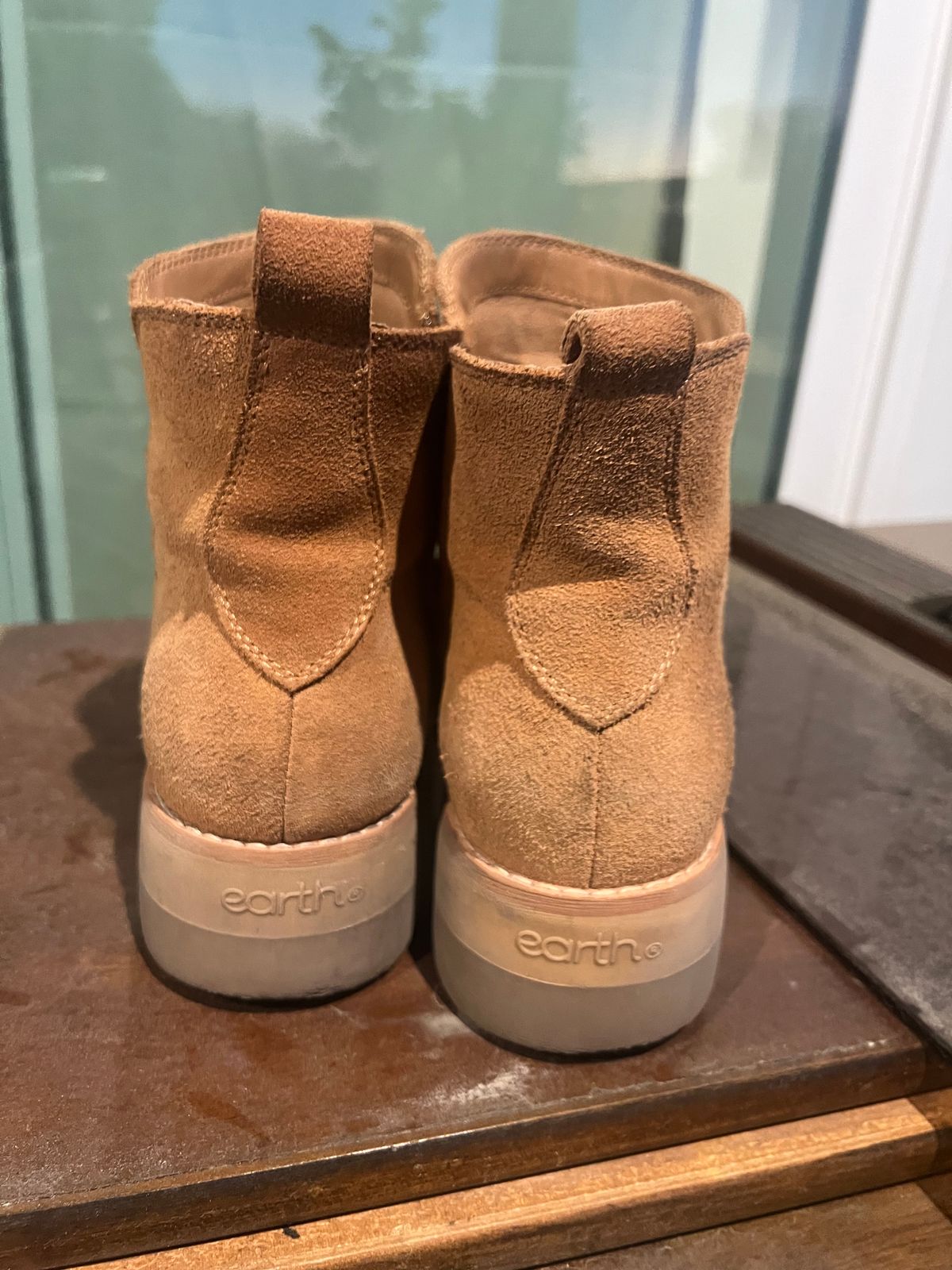 Photo by fenhems on February 5, 2026 of the earth et yonder in light brown 230 roughout.