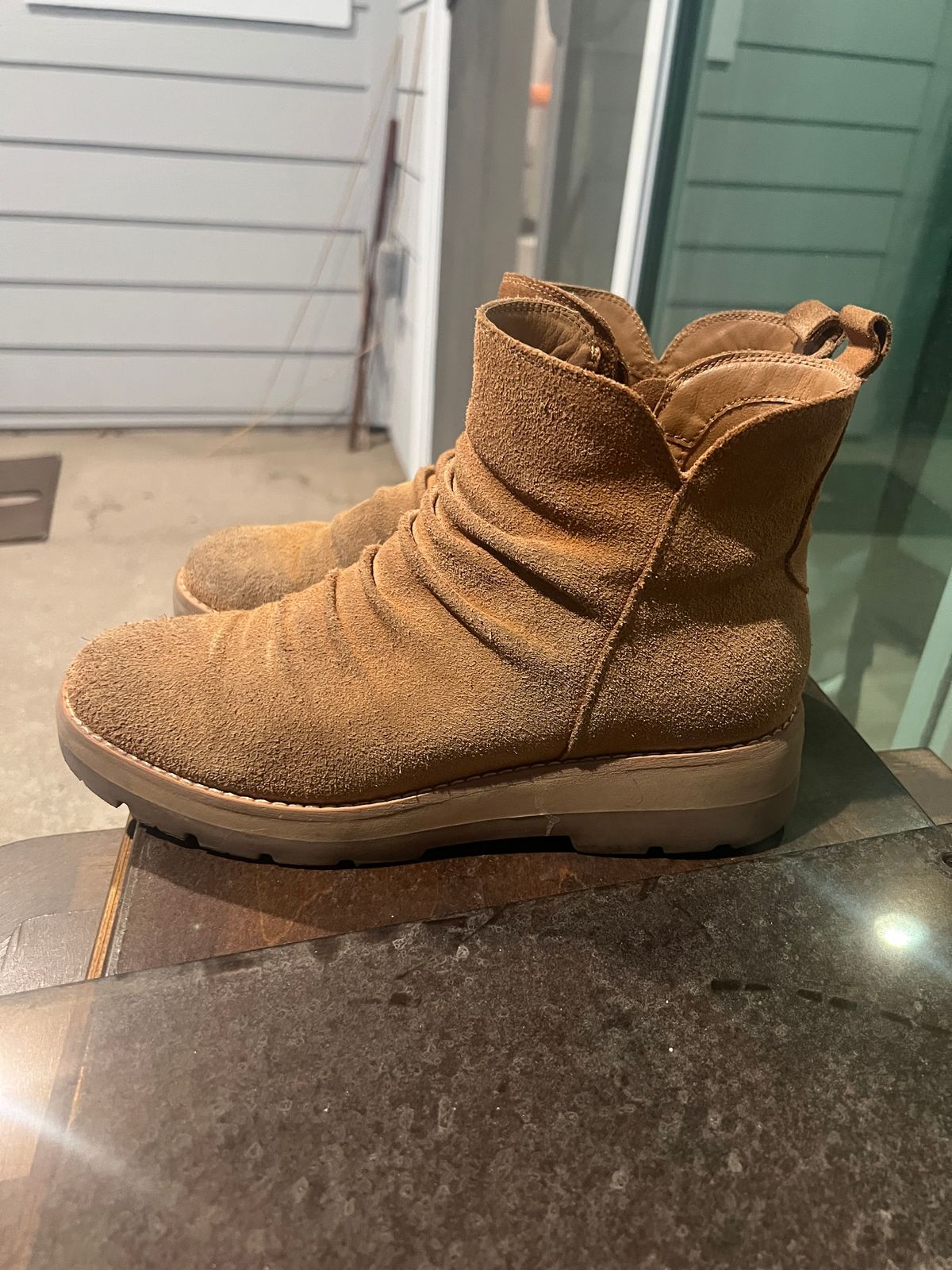 Photo by fenhems on February 5, 2026 of the earth et yonder in light brown 230 roughout.