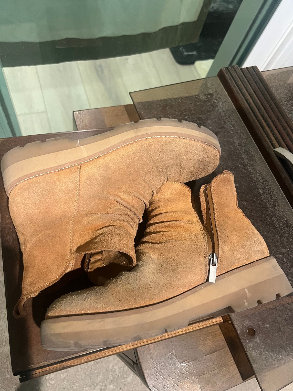 Photo by fenhems on February 5, 2026 of the earth et yonder in light brown 230 roughout.