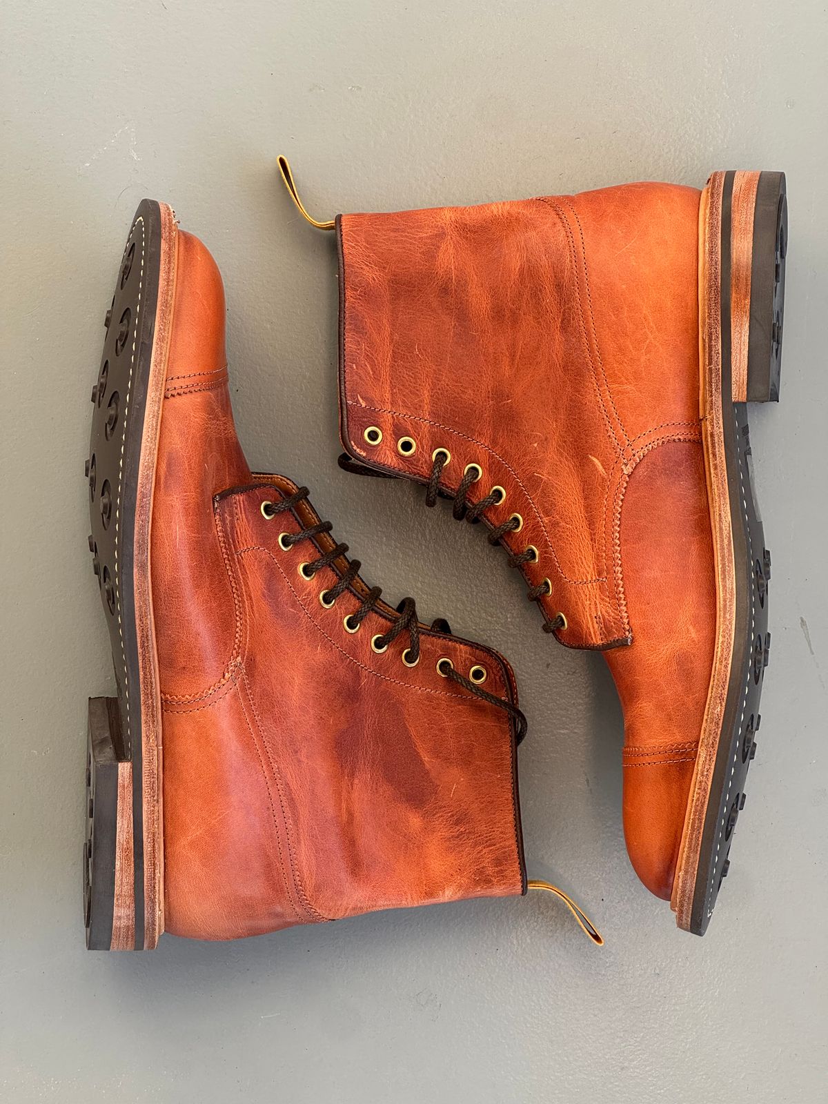 Photo by claus on October 1, 2025 of the Tricker's Churchill in Horween Natural Dublin.