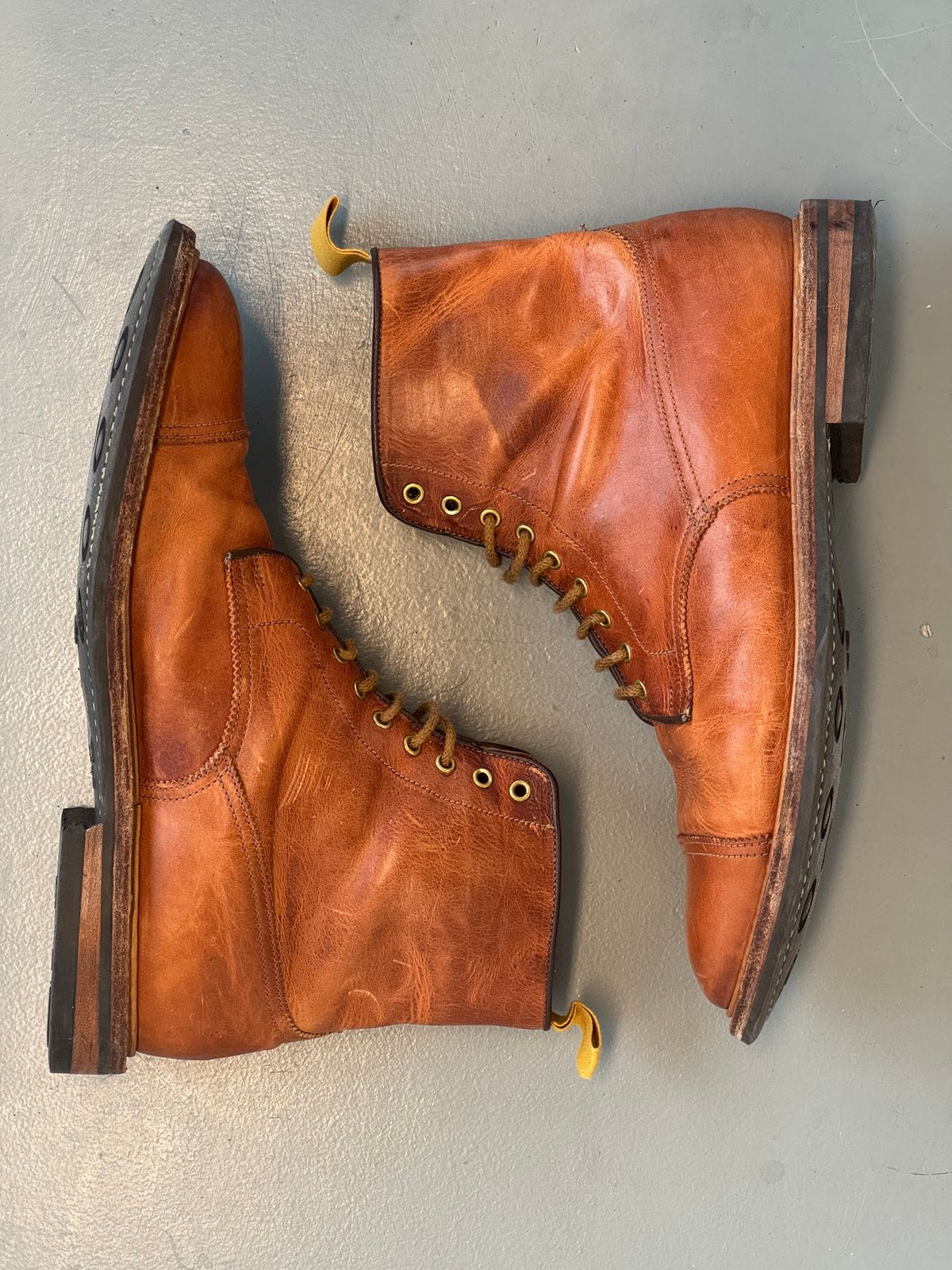 Photo by claus on November 3, 2025 of the Tricker's Churchill in Horween Natural Dublin.