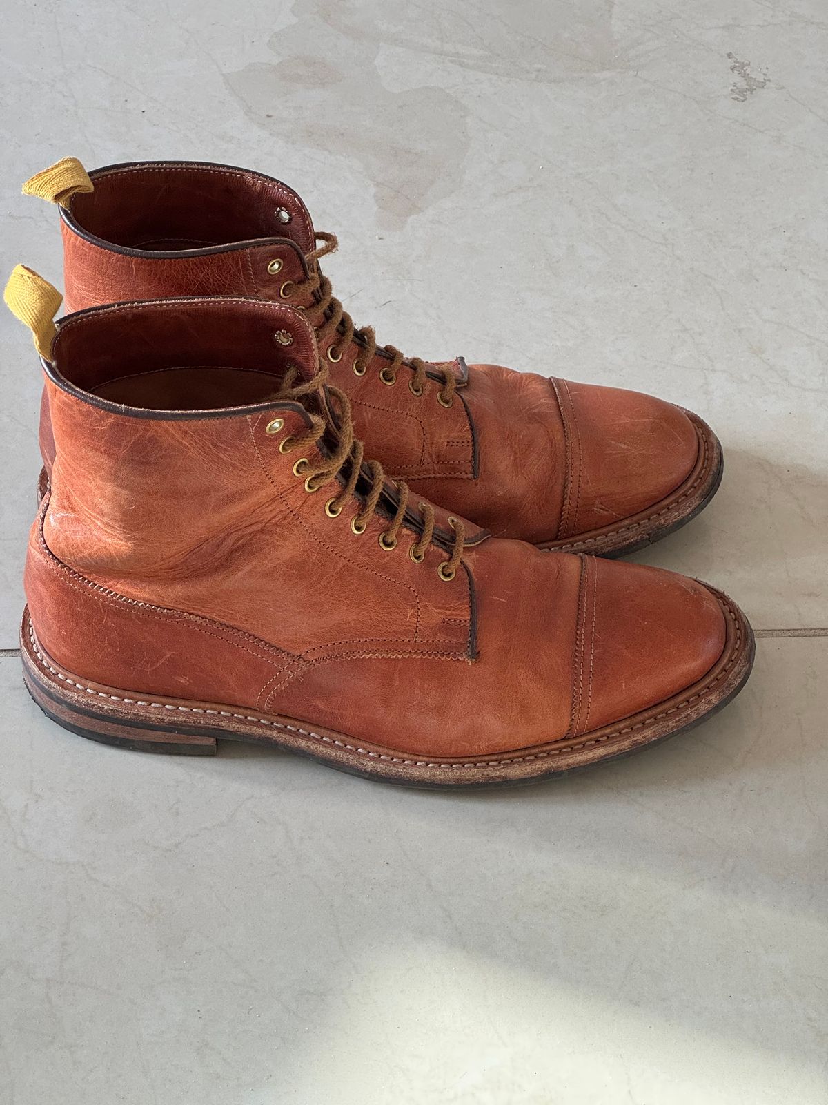 Photo by claus on January 2, 2026 of the Tricker's Churchill in Horween Natural Dublin.