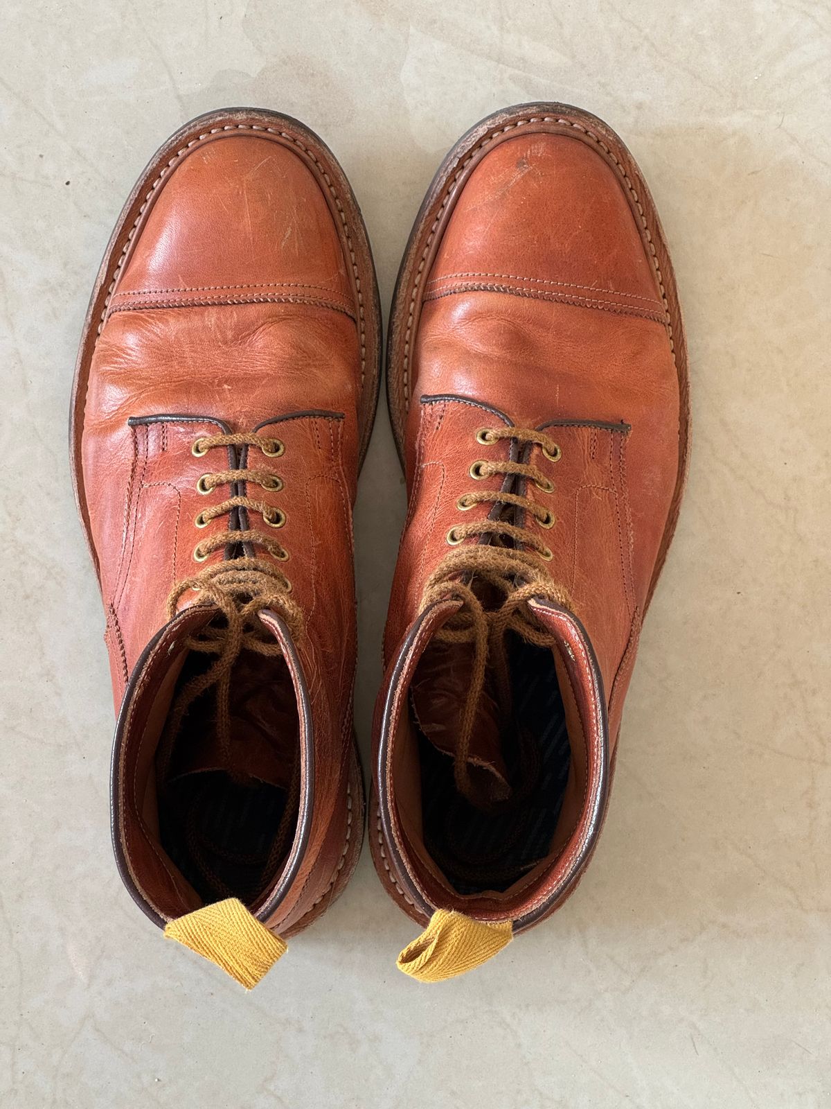 Photo by claus on January 2, 2026 of the Tricker's Churchill in Horween Natural Dublin.