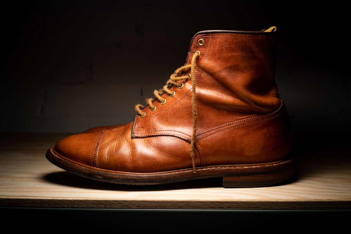 Photo by claus on March 24, 2026 of the Tricker's Churchill in Horween Natural Dublin.
