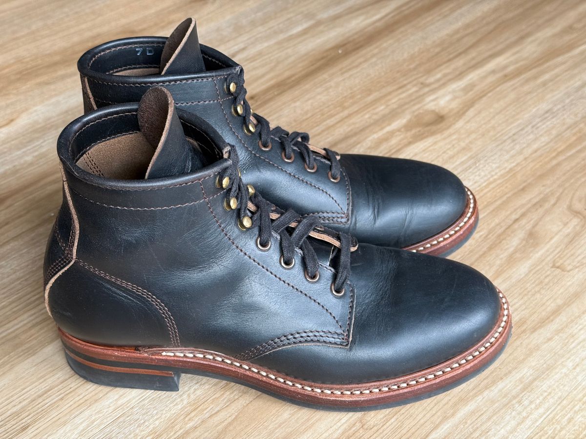 Photo by gameofdrones on March 20, 2025 of the John Lofgren El Capitan in Horween Black Chromexcel.