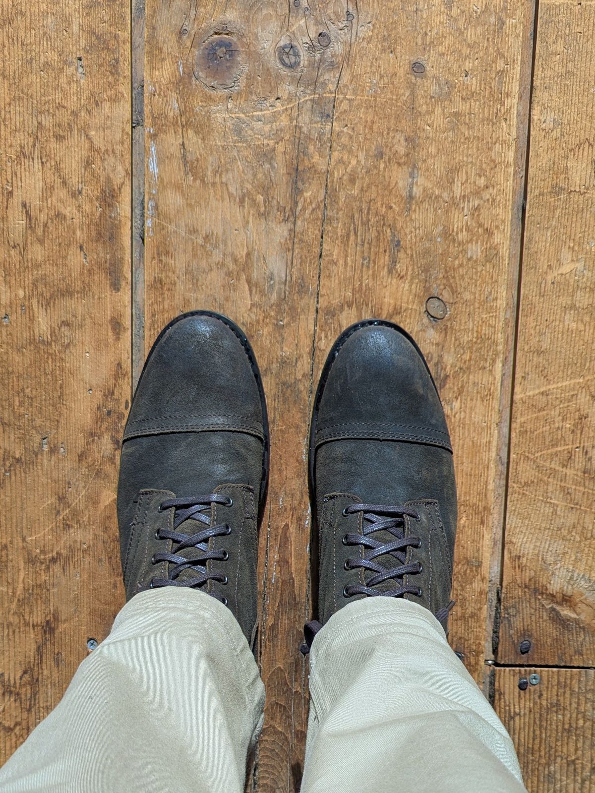 Photo by j3553 on February 21, 2026 of the Thursday Captain in Dark Olive WeatherSafe Suede.