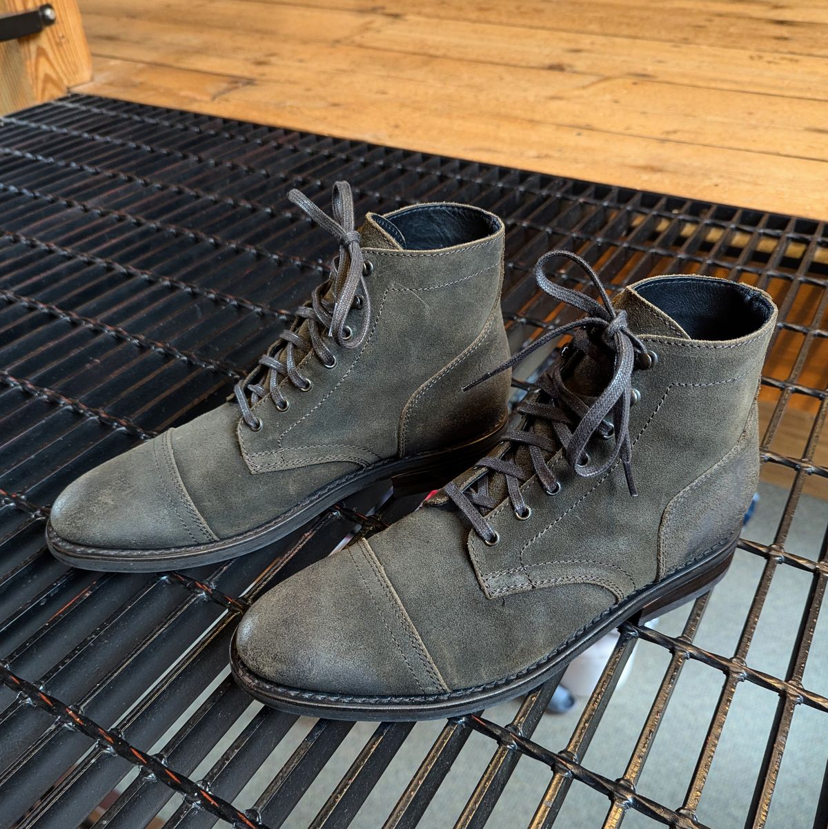 Photo by j3553 on March 4, 2026 of the Thursday Captain in Dark Olive WeatherSafe Suede.