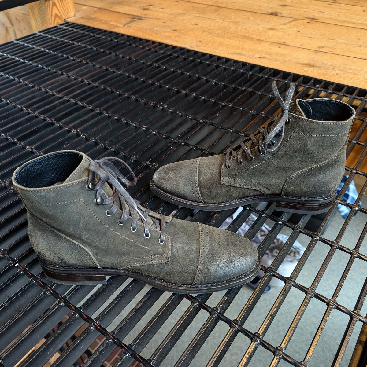 Photo by j3553 on March 4, 2026 of the Thursday Captain in Dark Olive WeatherSafe Suede.