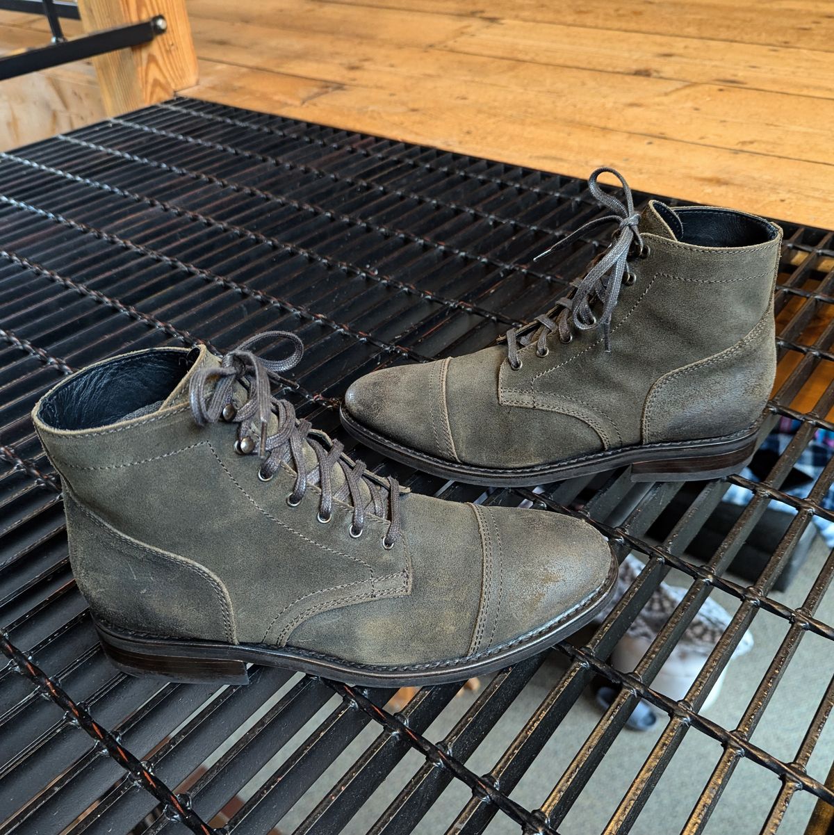 Photo by j3553 on March 4, 2026 of the Thursday Captain in Dark Olive WeatherSafe Suede.