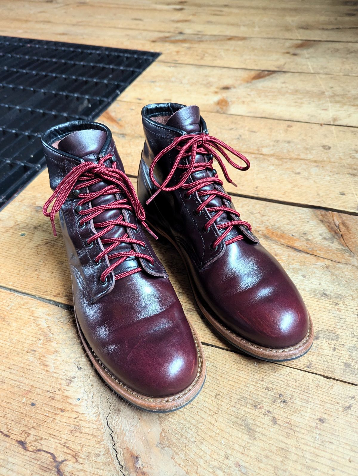 Photo by j3553 on February 28, 2026 of the Red Wing Beckman in S.B. Foot Black Cherry Excalibur.