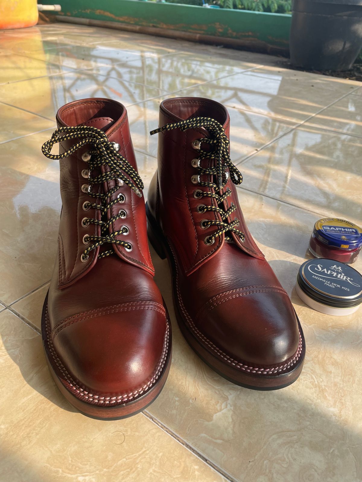 Photo by bluejudeman on November 14, 2024 of the Txture Custom Model in oxblood pull up.