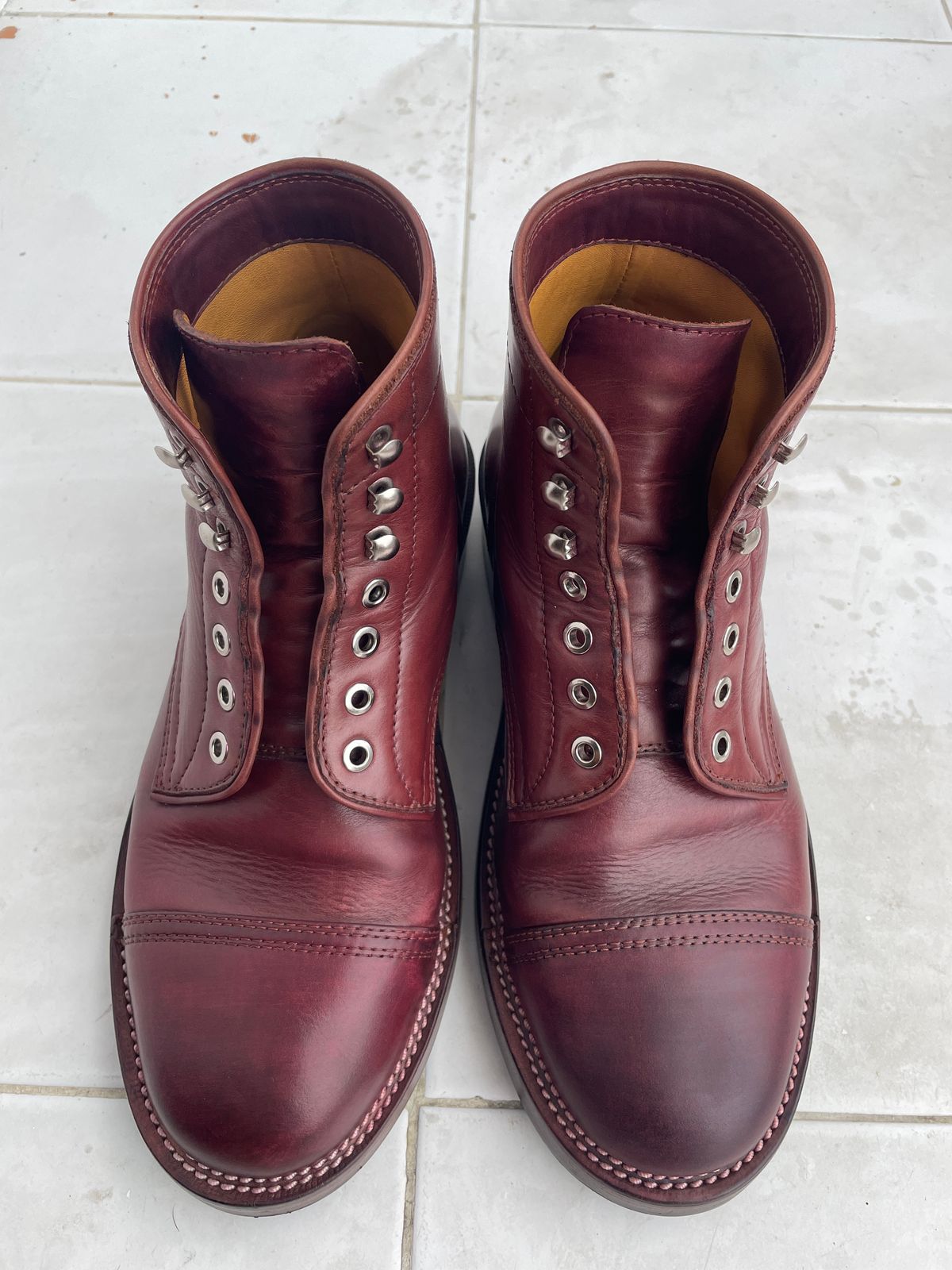 Photo by bluejudeman on January 21, 2025 of the Txture Custom Model in oxblood pull up.
