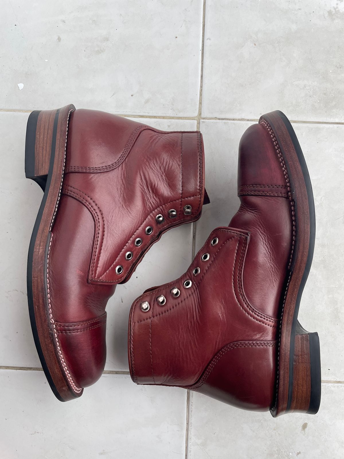 Photo by bluejudeman on January 21, 2025 of the Txture Custom Model in oxblood pull up.