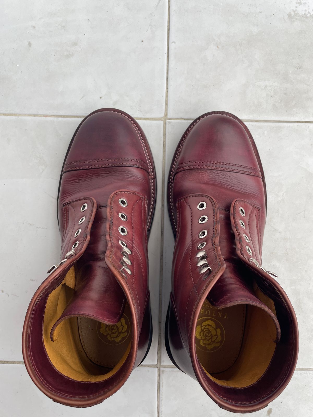 Photo by bluejudeman on January 21, 2025 of the Txture Custom Model in oxblood pull up.