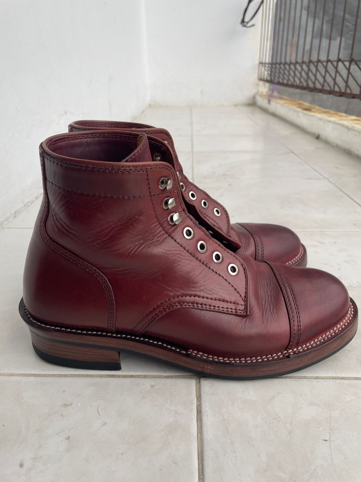 Photo by bluejudeman on January 21, 2025 of the Txture Custom Model in oxblood pull up.
