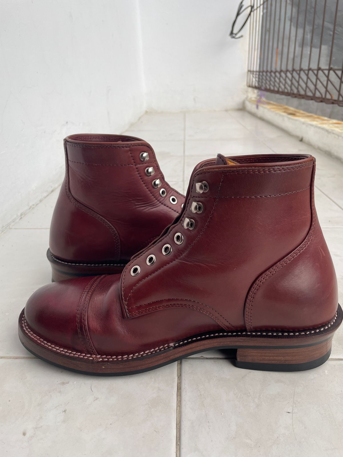 Photo by bluejudeman on January 21, 2025 of the Txture Custom Model in oxblood pull up.