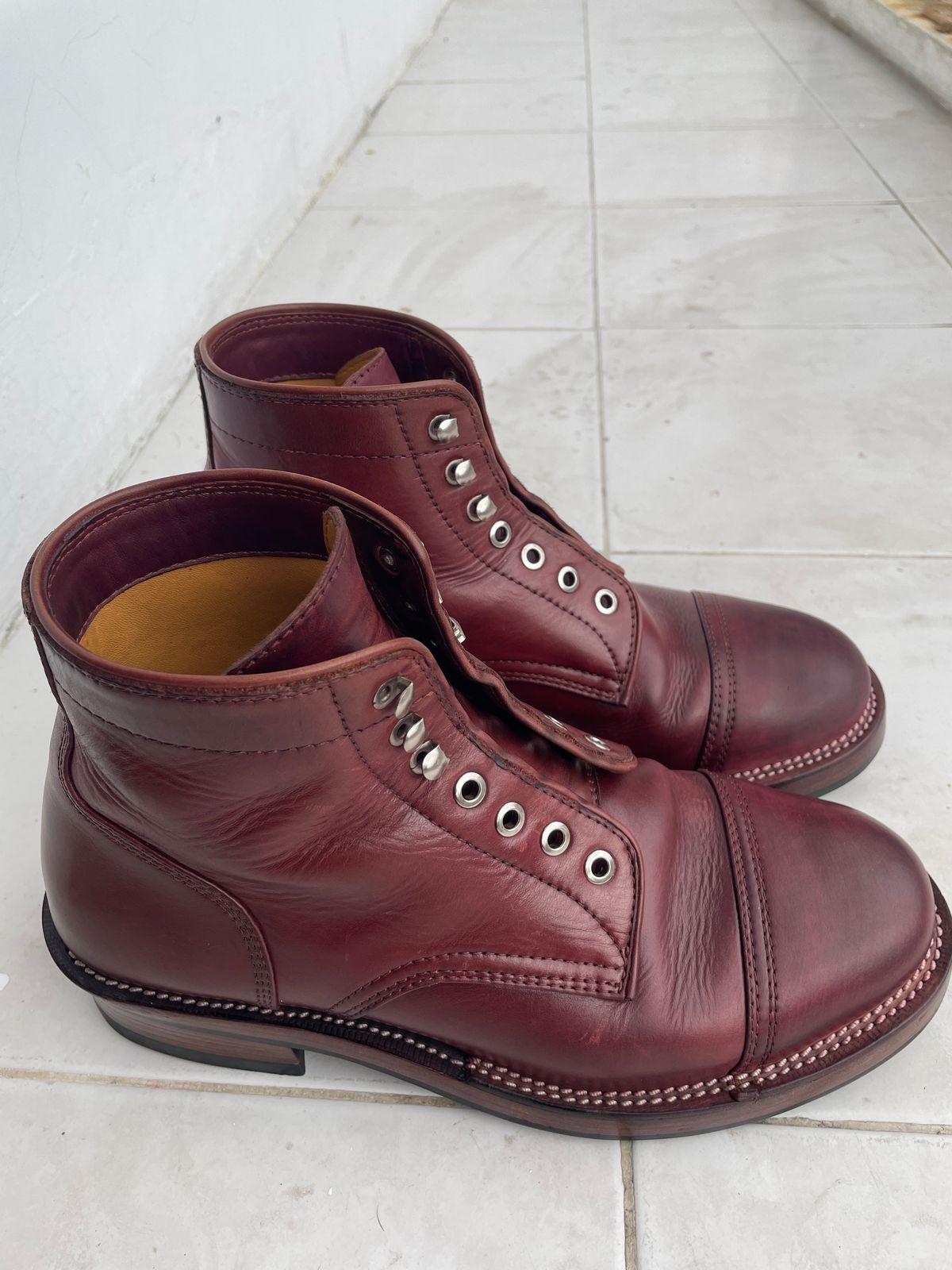 Photo by bluejudeman on January 21, 2025 of the Txture Custom Model in oxblood pull up.