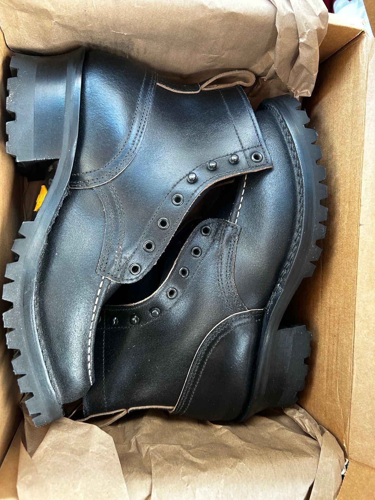 Photo by Honch on December 18, 2024 of the Nicks BuilderPro in Horween Black Waxed Flesh.