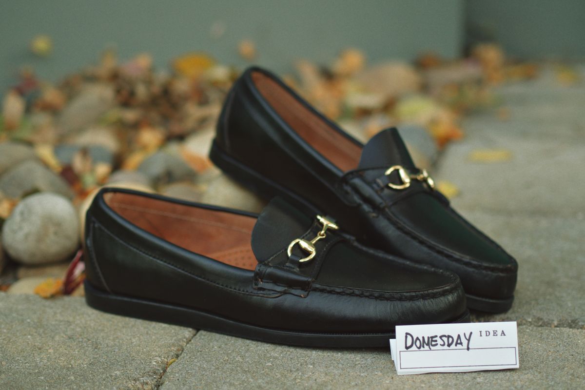 Photo by clintashlock on October 17, 2024 of the Oak Street Bootmakers Bit Moc in Teacore Black Overdye Horse Rump.