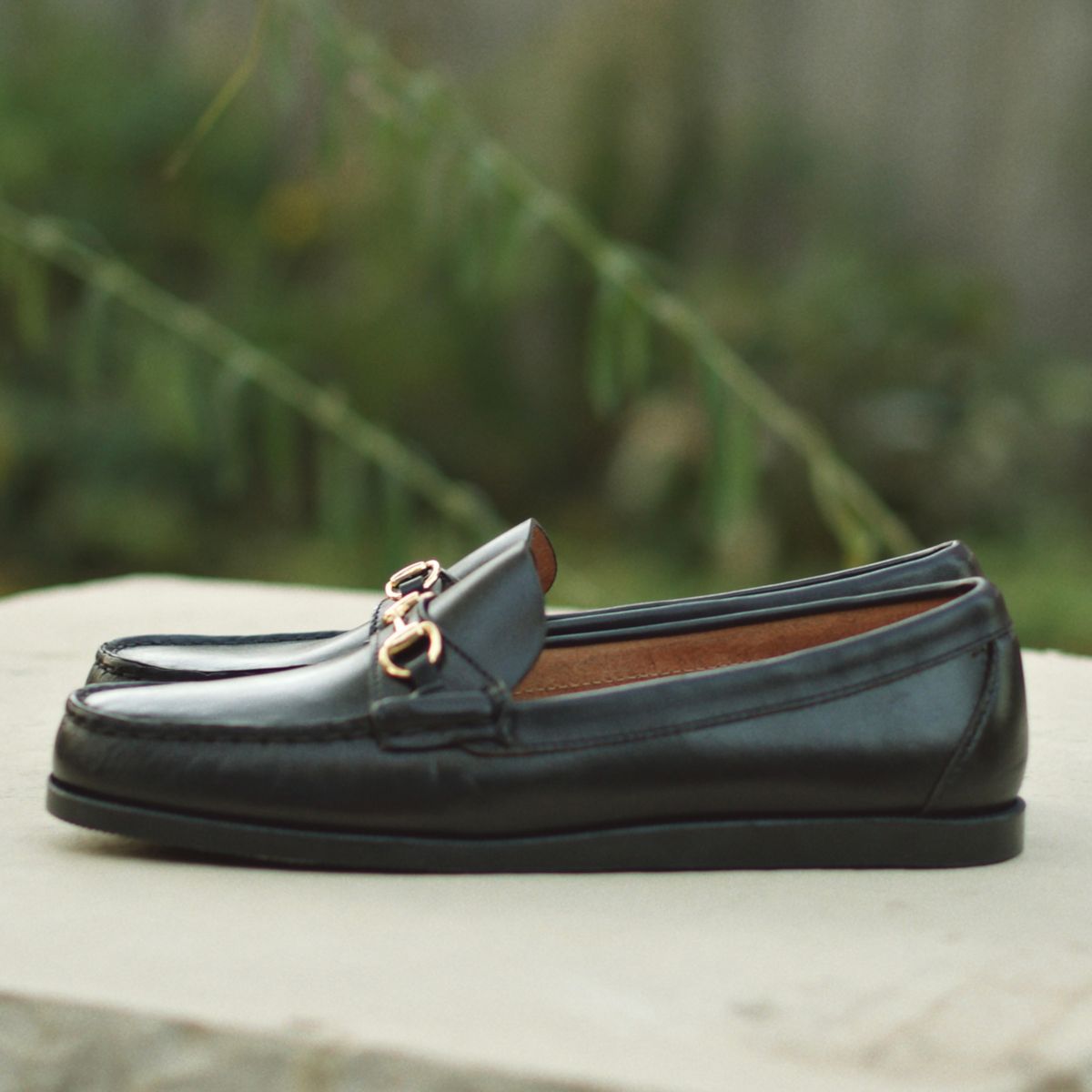 Photo by clintashlock on October 17, 2024 of the Oak Street Bootmakers Bit Moc in Teacore Black Overdye Horse Rump.