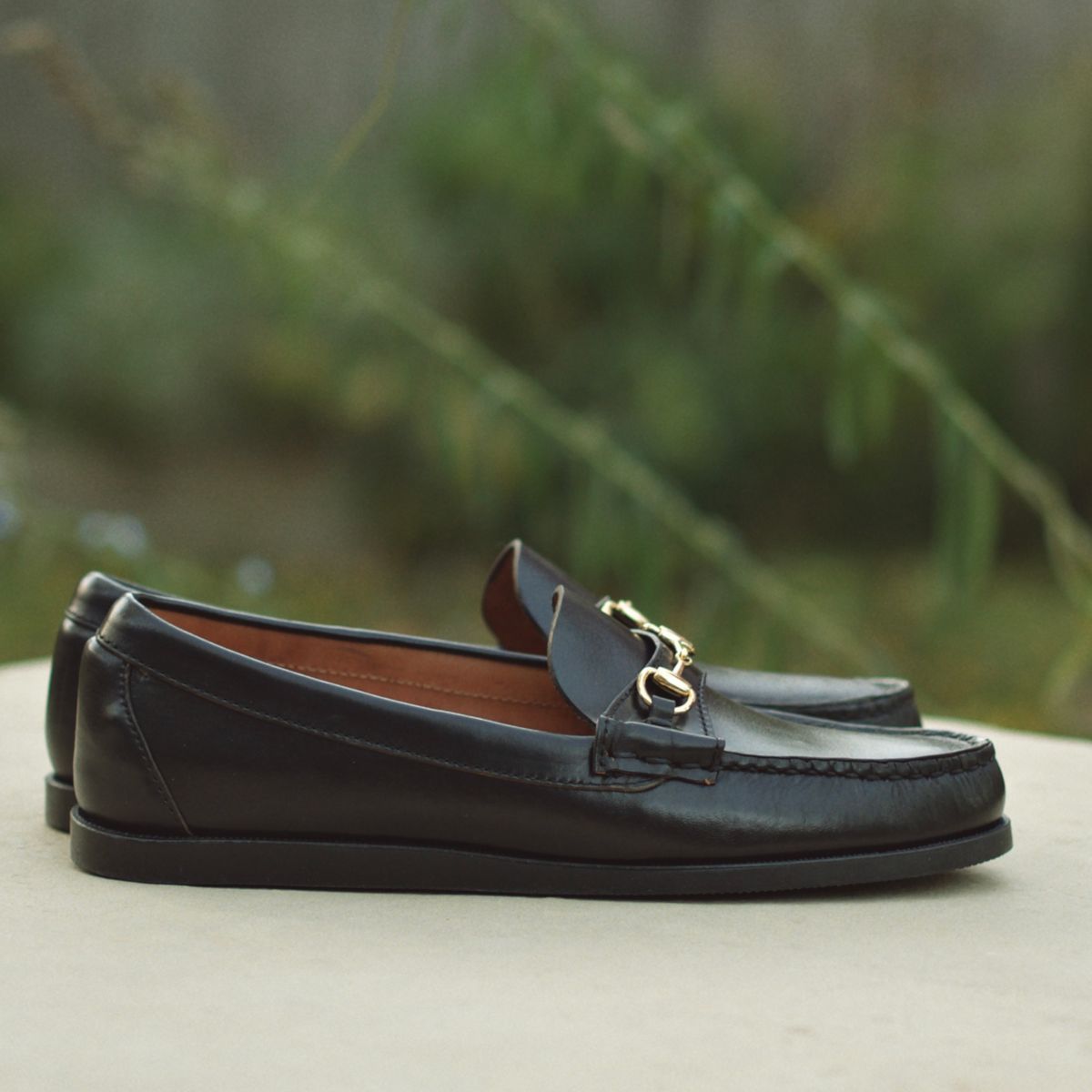 Photo by clintashlock on October 17, 2024 of the Oak Street Bootmakers Bit Moc in Teacore Black Overdye Horse Rump.