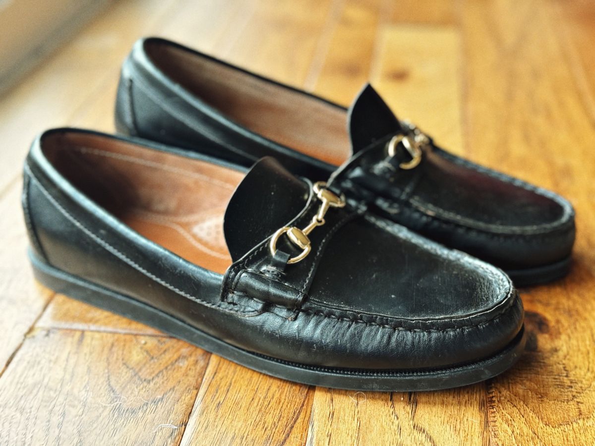 Photo by clintashlock on November 3, 2024 of the Oak Street Bootmakers Bit Moc in Teacore Black Overdye Horse Rump.