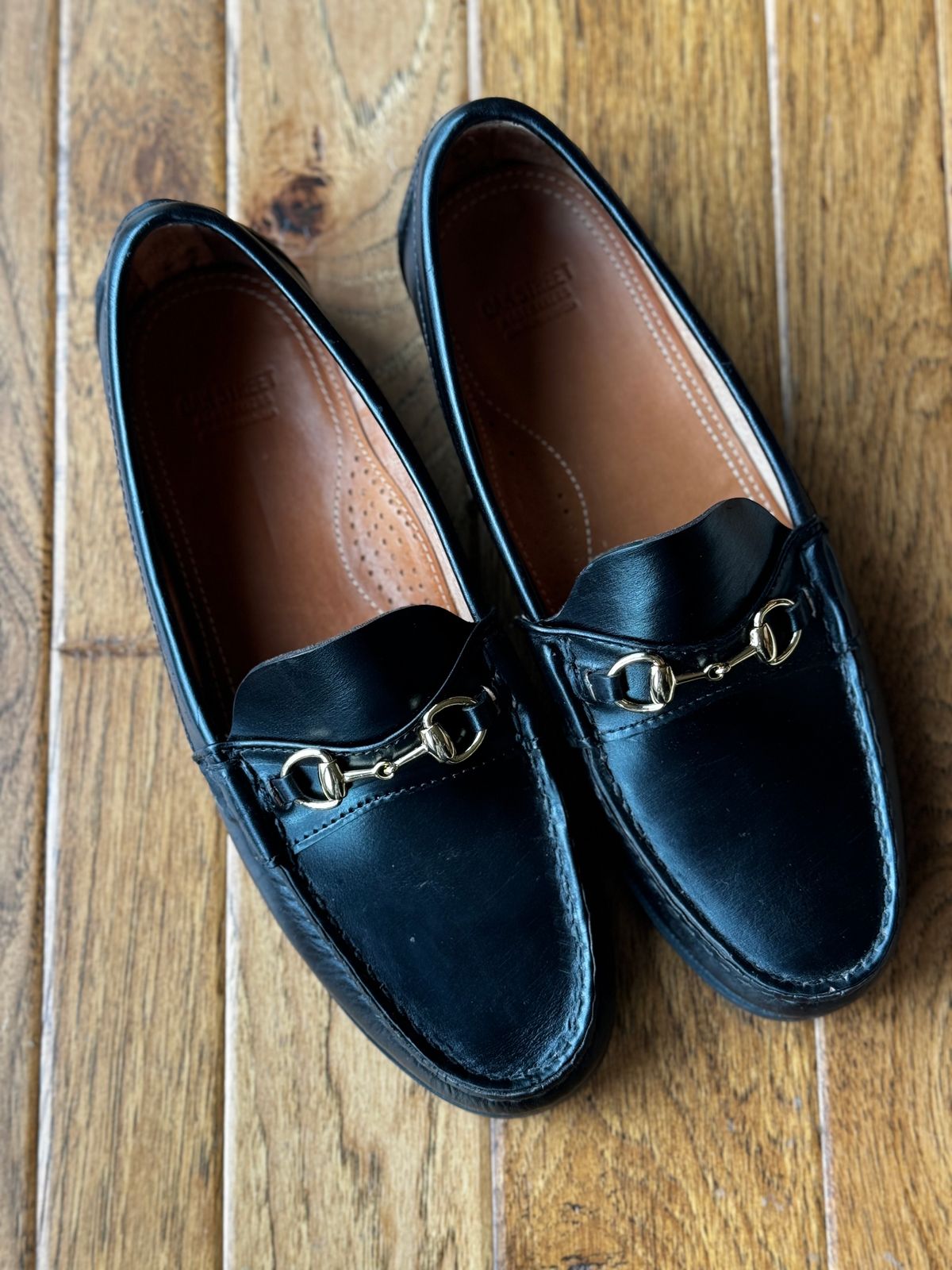 Photo by clintashlock on November 5, 2024 of the Oak Street Bootmakers Bit Moc in Teacore Black Overdye Horse Rump.