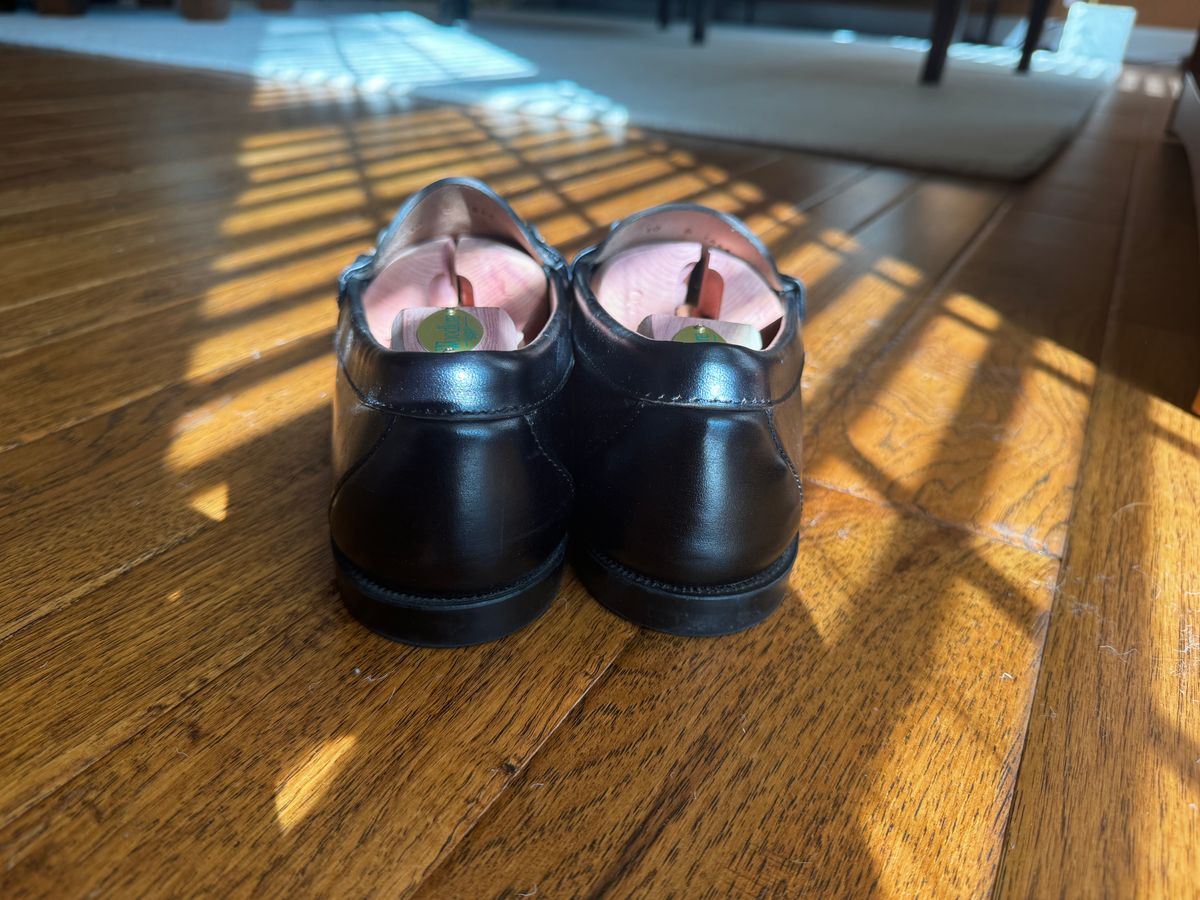 Photo by clintashlock on November 12, 2024 of the Oak Street Bootmakers Bit Moc in Teacore Black Overdye Horse Rump.