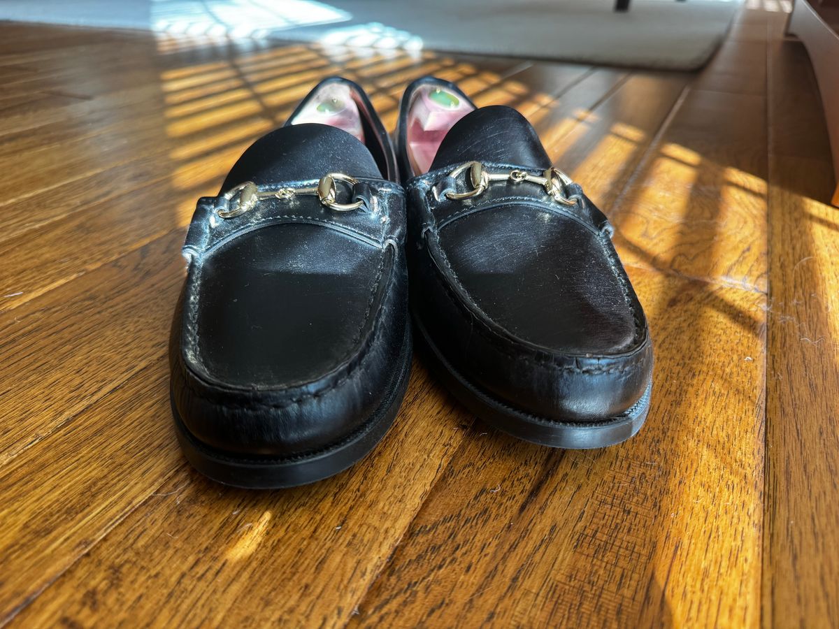Photo by clintashlock on November 12, 2024 of the Oak Street Bootmakers Bit Moc in Teacore Black Overdye Horse Rump.