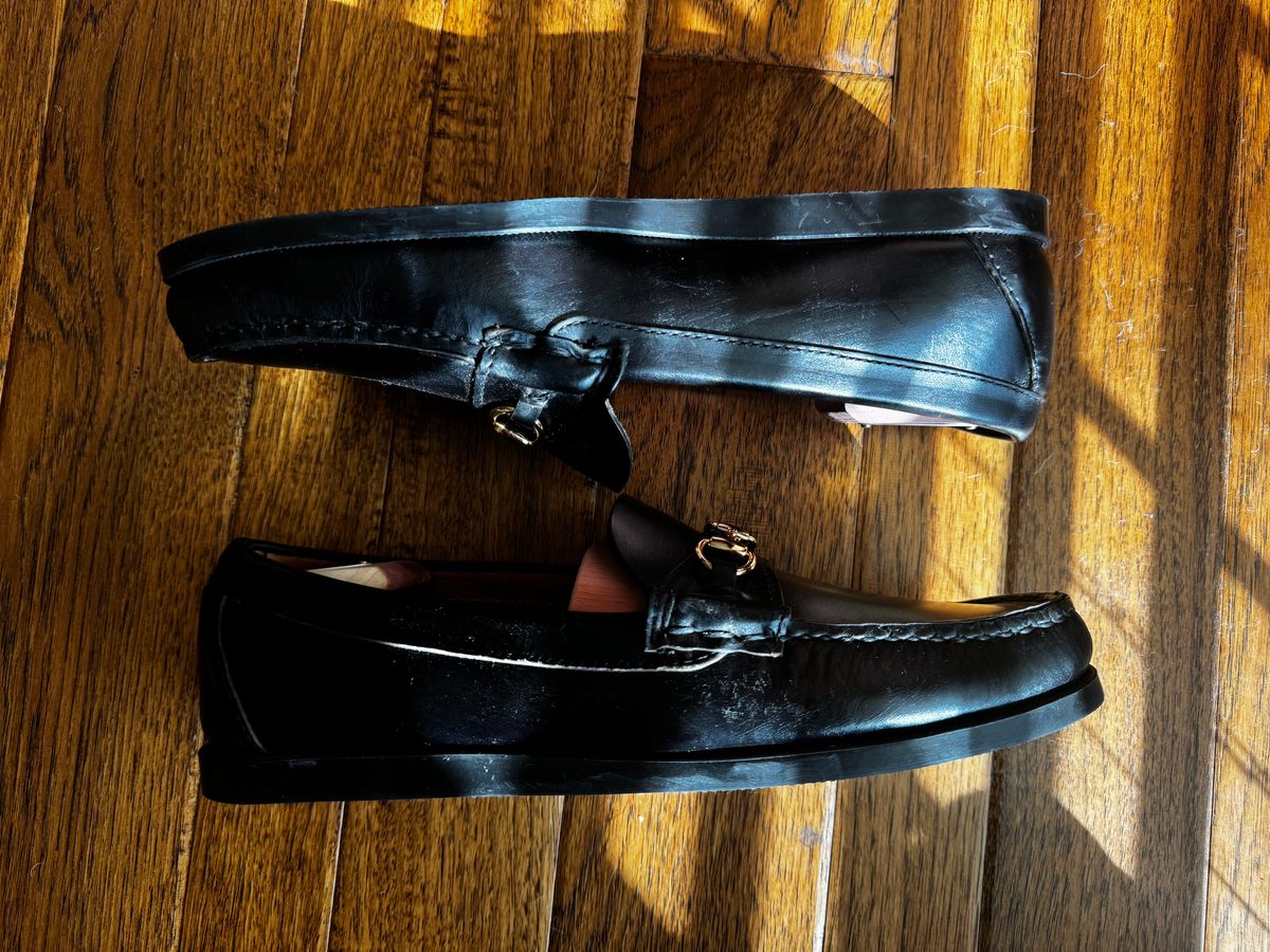 Photo by clintashlock on November 12, 2024 of the Oak Street Bootmakers Bit Moc in Teacore Black Overdye Horse Rump.