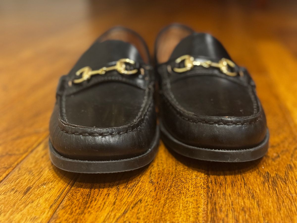 Photo by clintashlock on January 5, 2025 of the Oak Street Bootmakers Bit Moc in Teacore Black Overdye Horse Rump.