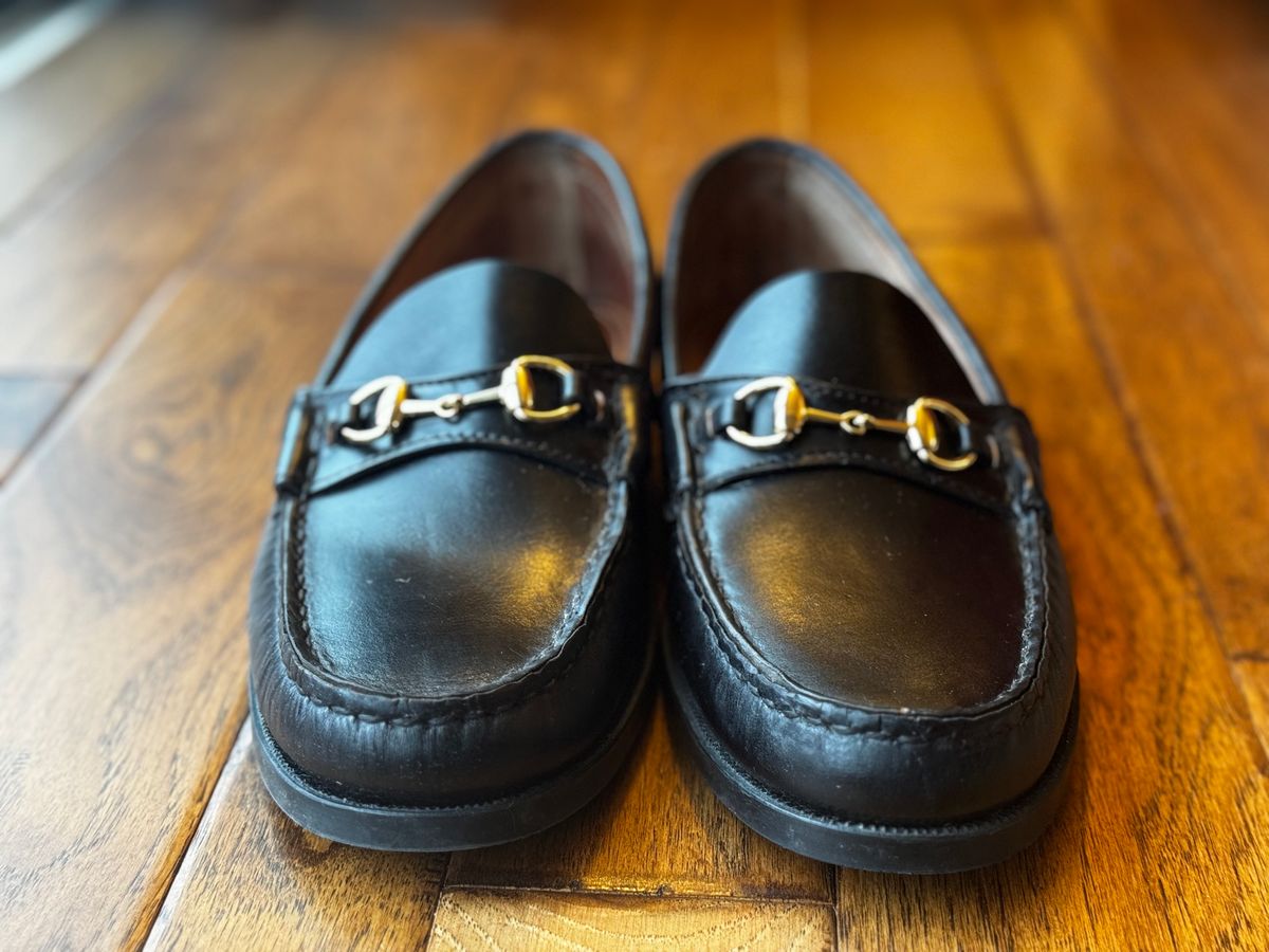Photo by clintashlock on February 5, 2025 of the Oak Street Bootmakers Bit Moc in Teacore Black Overdye Horse Rump.