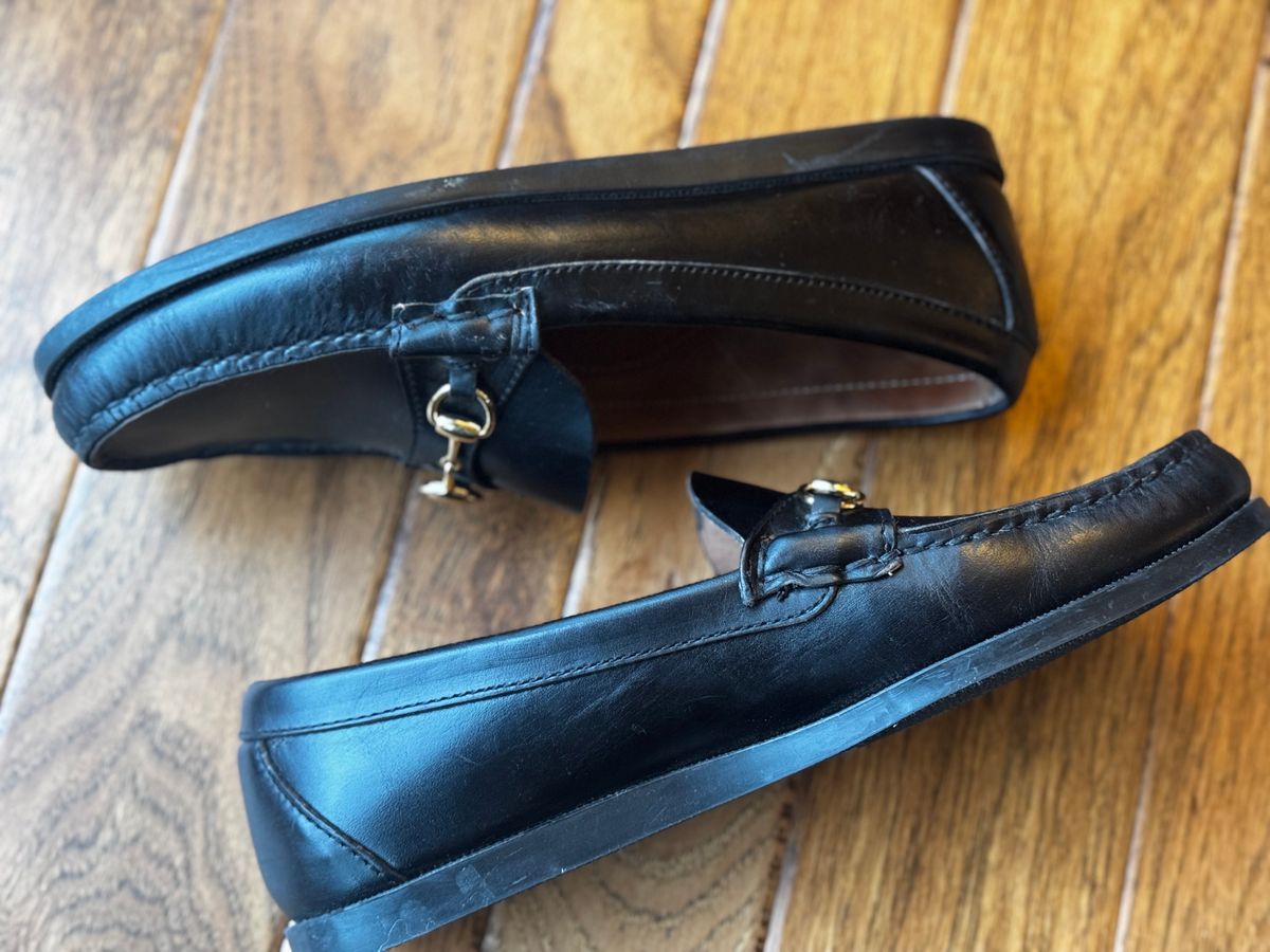 Photo by clintashlock on February 5, 2025 of the Oak Street Bootmakers Bit Moc in Teacore Black Overdye Horse Rump.